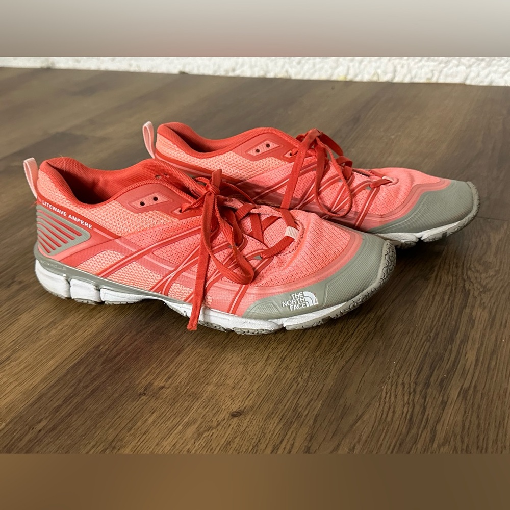 THE NORTH FACE Orange/Peach/Gray LiteWave Ampere‎ Woman’s Athletic Shoes 8